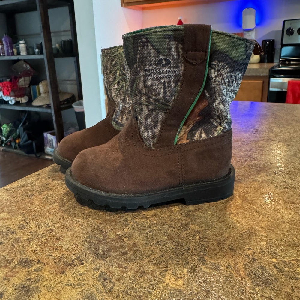 Mossy Oak Camouflage and Brown Kids' Boots